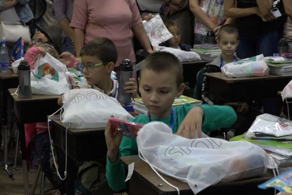 Osnovne škole u Kikindi dočekale 450 novih đaka prvaka